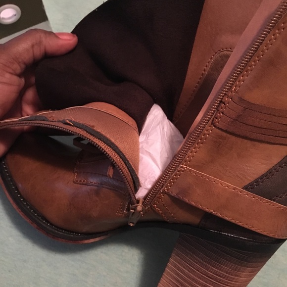 Booths - Picture 3 of 6